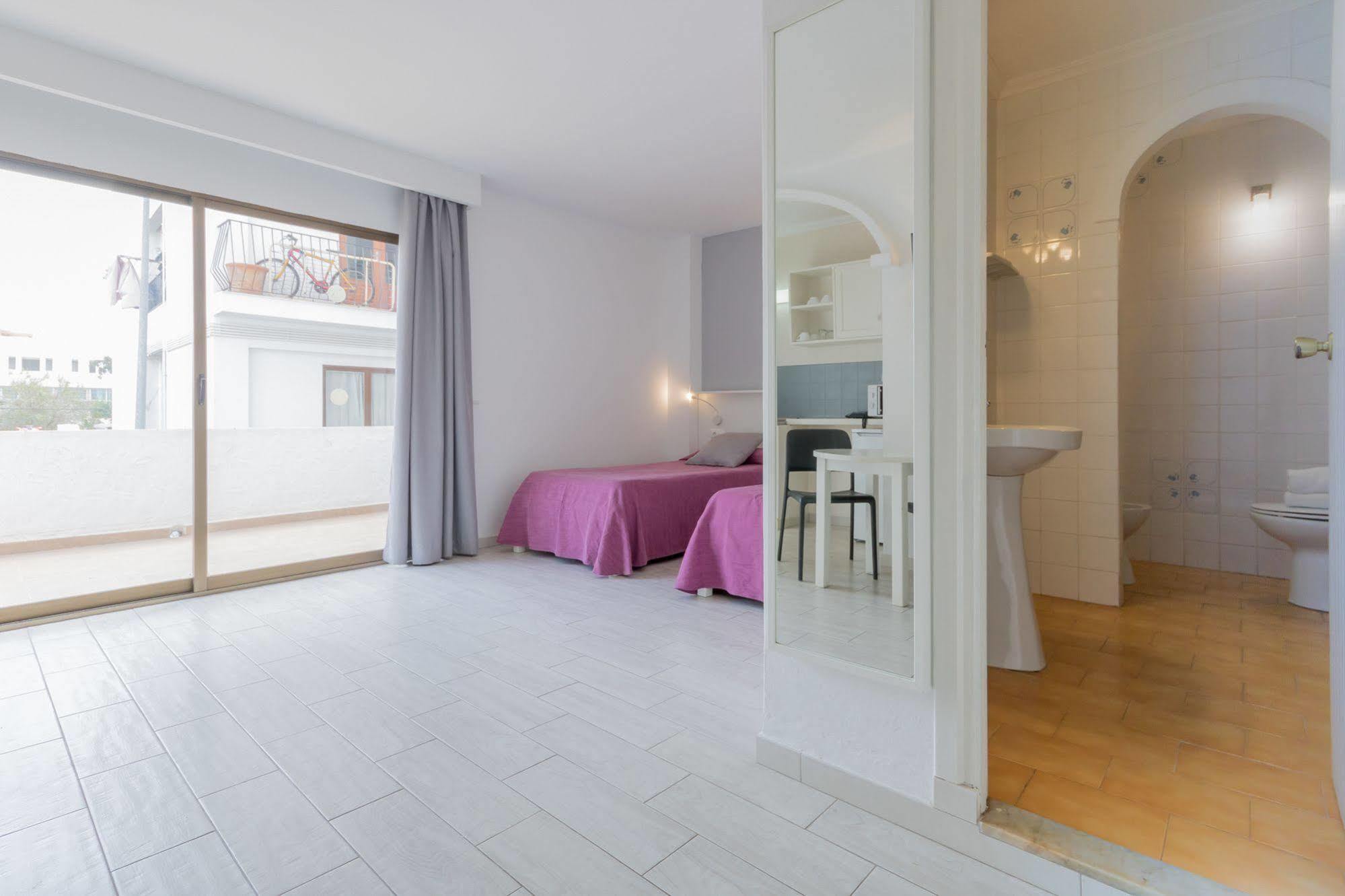 Apartamentos Orosol 2 By Typic Hotels San Antonio  Luaran gambar