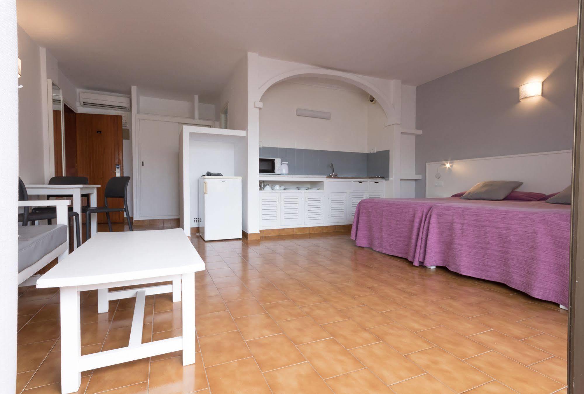 Apartamentos Orosol 2 By Typic Hotels San Antonio  Luaran gambar