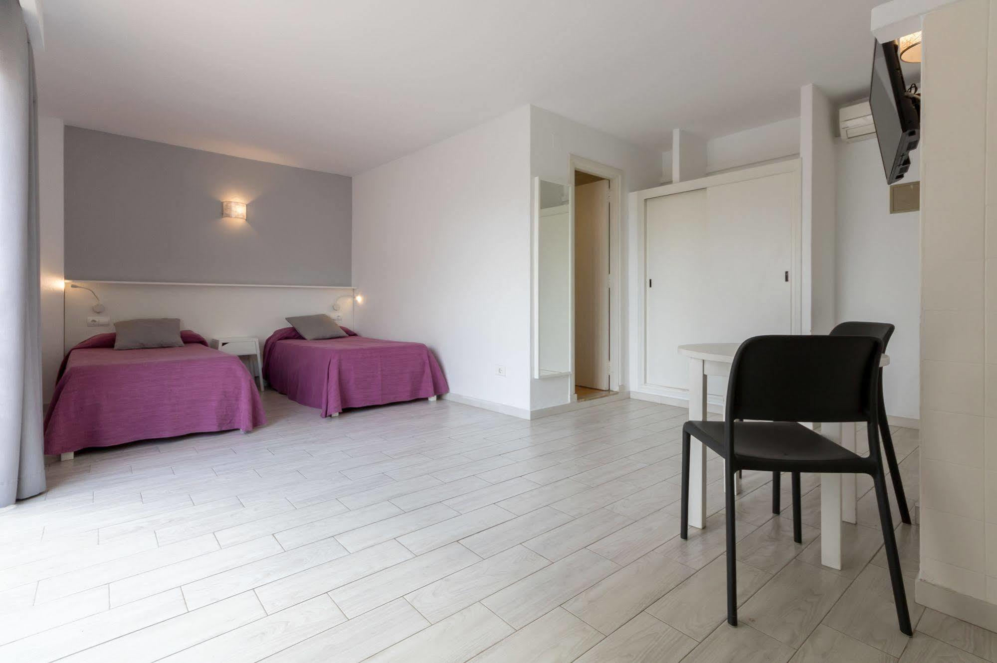 Apartamentos Orosol 2 By Typic Hotels San Antonio  Luaran gambar